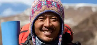Bukan Sekadar Paru-Paru Kuat: Inilah Rahasia DNA Sherpa Menaklukkan Puncak Everest