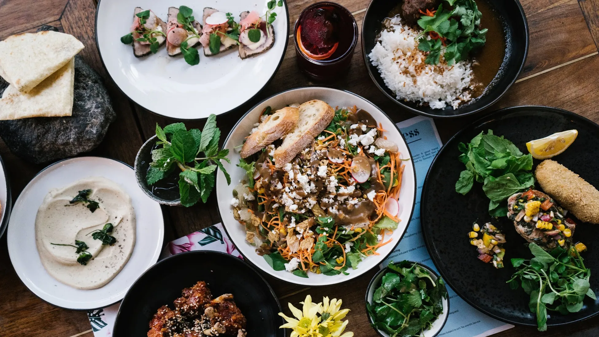 Trik Mengambil Foto Makanan Menggunakan HP untuk Konten Food Hunt Kamu