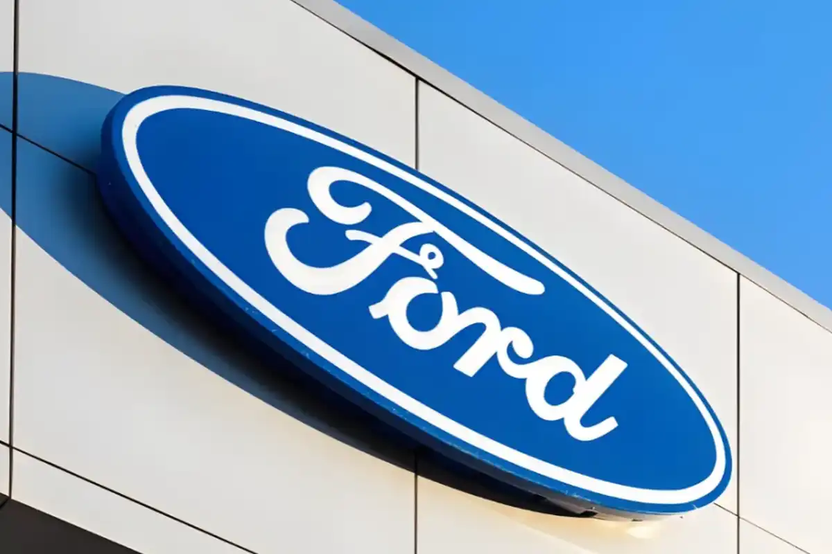 Ford Akui Terlalu Mengandalkan AI, Kini Rekrut Ratusan Karyawan Berpengalaman Lagi
