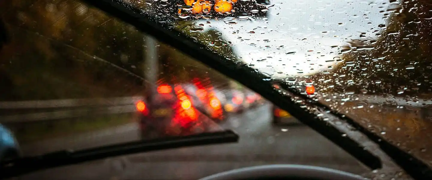 Persiapan Musim Hujan 2026: 5 Hal Wajib Cek di Kendaraanmu Sebelum Gas Poll Liburan Akhir Pekan