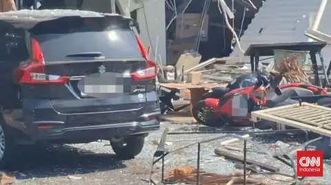 Ledakan Dahsyat Hantam Ruko San Antonio Surabaya, Lima Orang Dilarikan ke Rumah Sakit