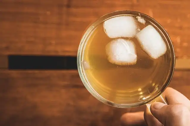 Es Teh Tetap Jadi Minuman Favorit Orang Indonesia, dari Warung Sederhana hingga Tren Kekinian