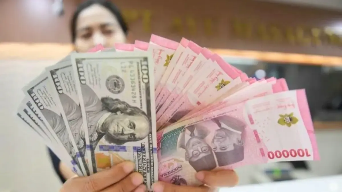 Rupiah Kembali Tertekan, Pakar Soroti Risiko Defisit Anggaran sebagai Pemicu Utama