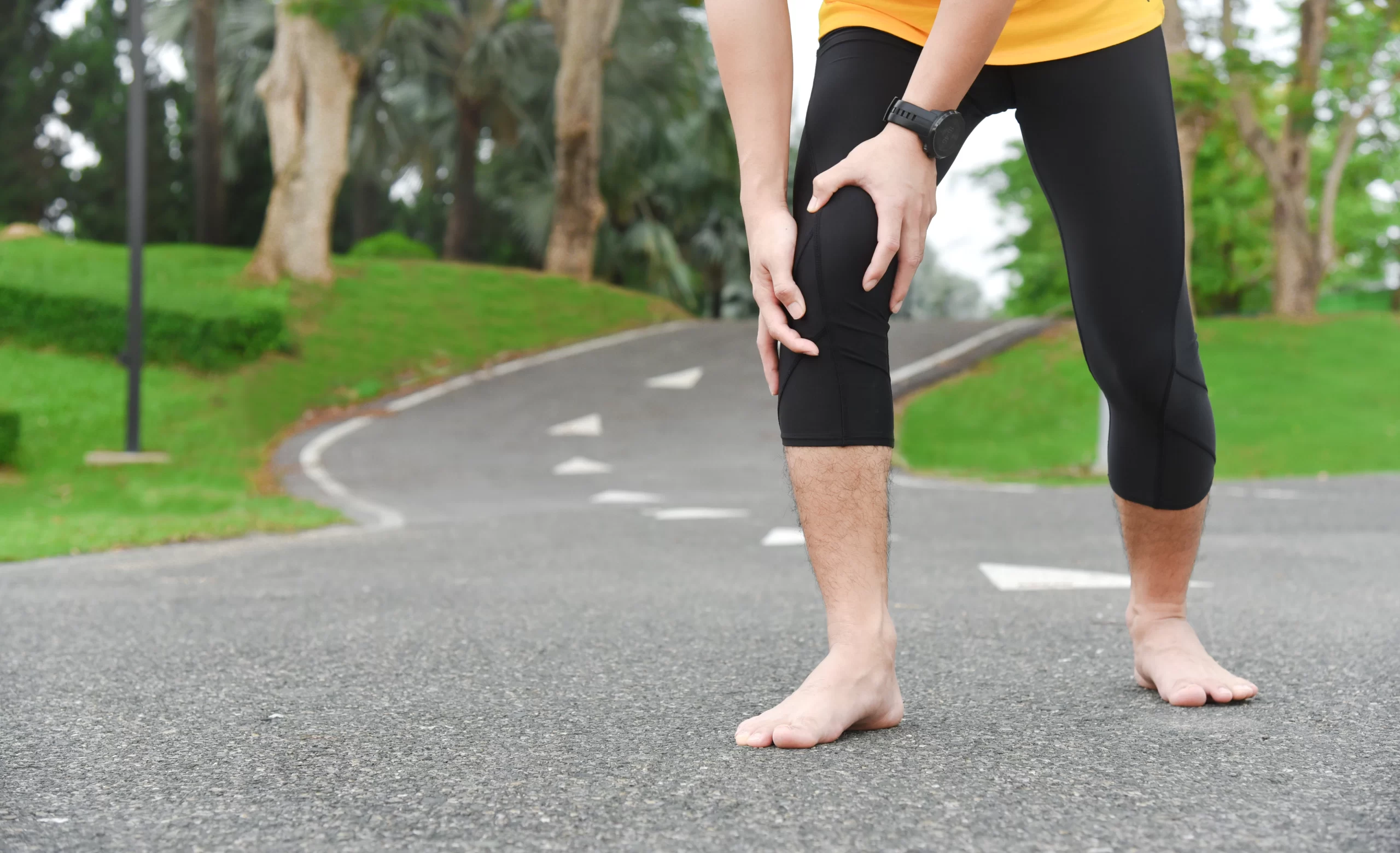 Sering Nyeri Lutut Habis Jalan Jauh? Bisa Jadi Cara Jalanmu Salah, Yuk Cek Teknik yang Benar