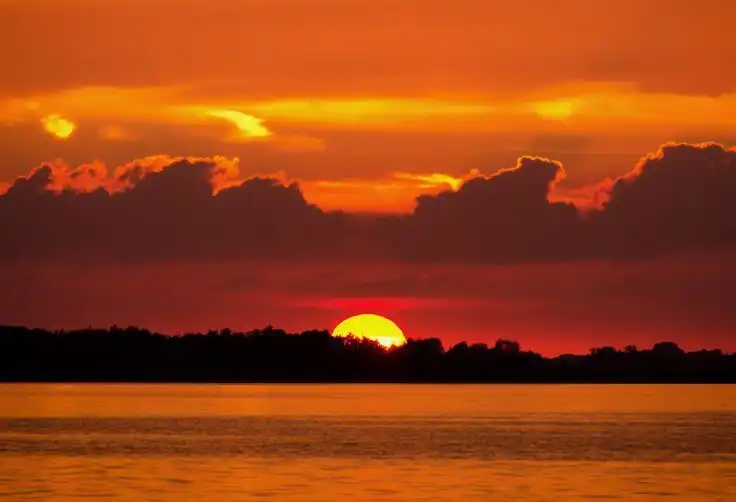Ternyata Ada Ilmunya! Alasan Orang Tua Larang Anak Main Pas Magrib Menurut Logika