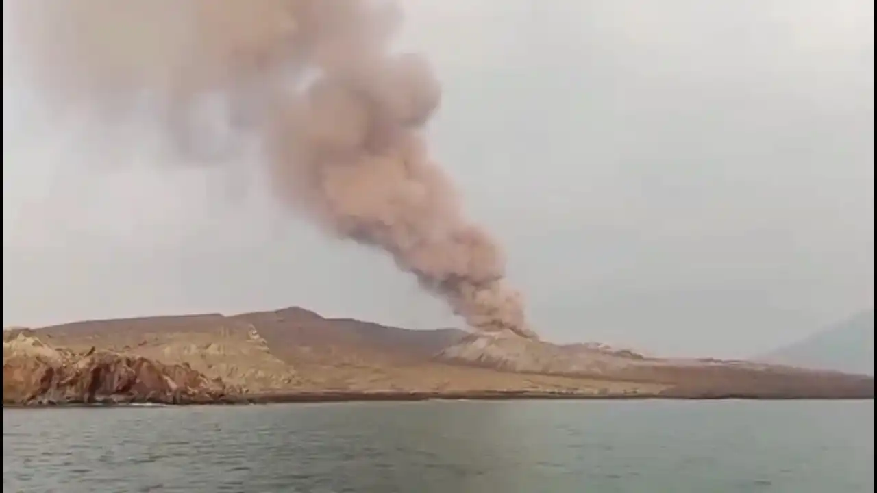 Gunung Anak Krakatau Naik Status Siaga! Warga Pesisir Pandeglang Diminta Waspada