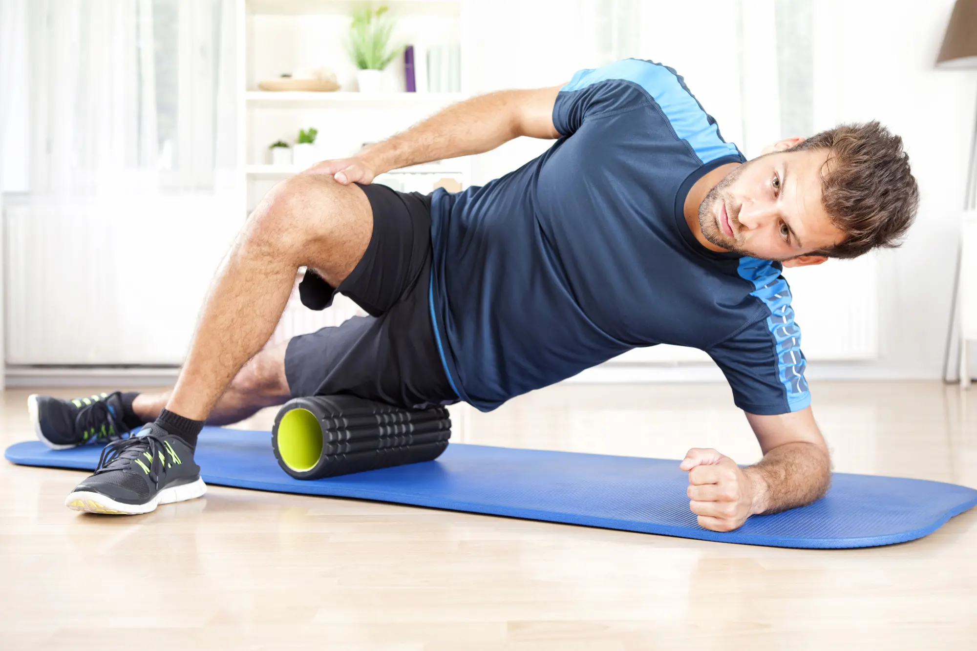 Stretching vs Foam Rolling Mana yang Paling Ampuh untuk Melepaskan Otot Tegang Secara Cepat