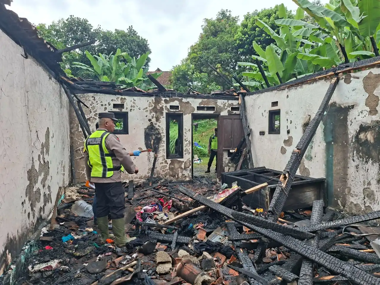 Rumah Warga di Karanganyar Pekalongan Ludes Terbakar Saat Ditinggal Pemiliknya Ikut Potong Kurban 
