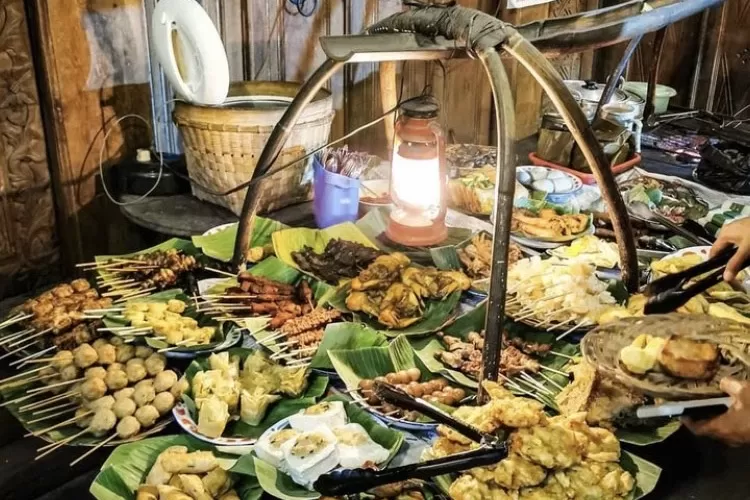 Berburu Nasgithel Terenak di Surakarta: Menjelajahi Kehangatan Anglo di Tengah Gemerlap Kota.