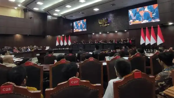 Tiga Hakim Mahkamah Konstitusi Cecer KPU dan Bawaslu Soal Persyaratan Pendidikan Gibran