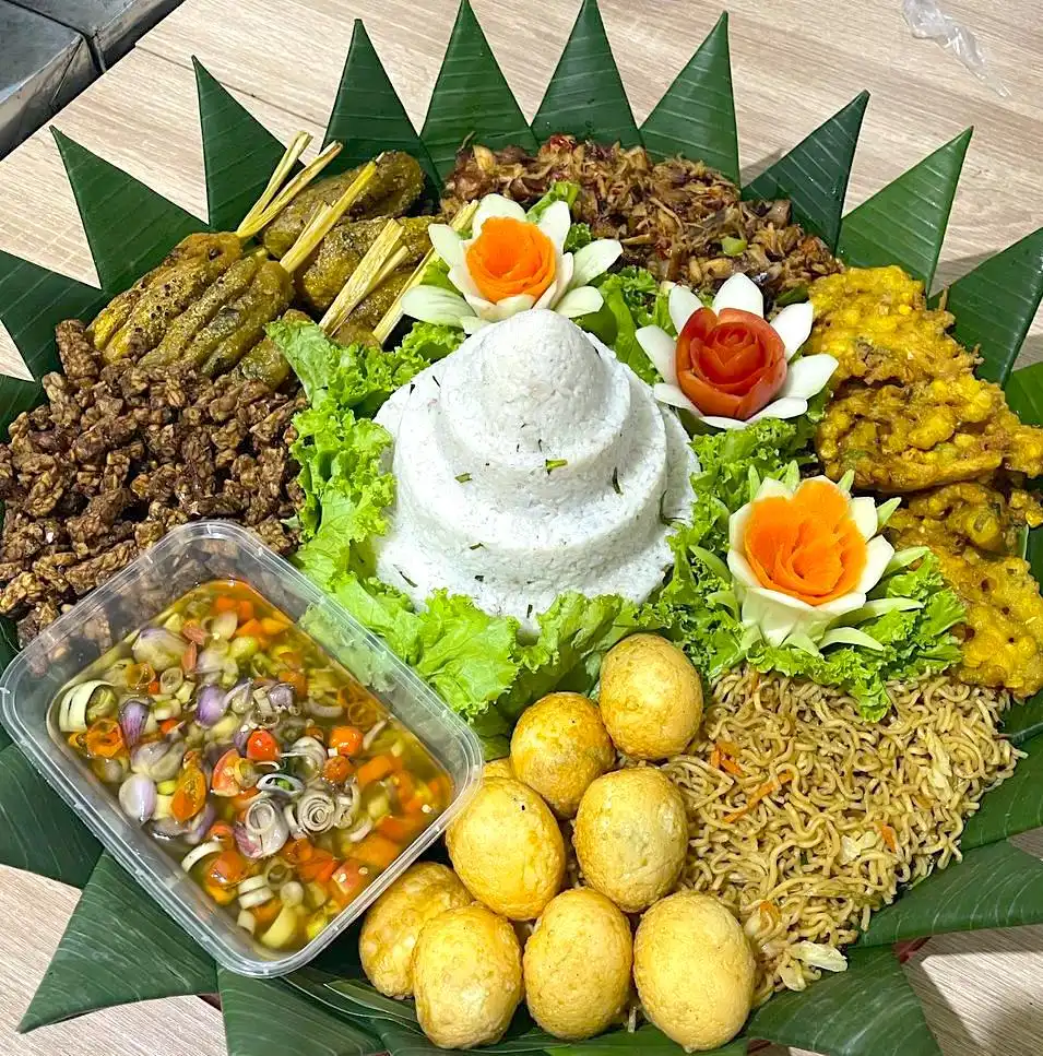 Bukan Sekadar Kerucut! Ini Alasan Ilmiah dan Spiritual di Balik Bentuk Nasi Tumpeng