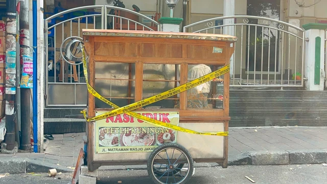 Polisi Tepis Isu Nasi Uduk dan Perusakan Masjid dalam Bentrokan Menteng, 200 Personel Gabungan Diterjunkan