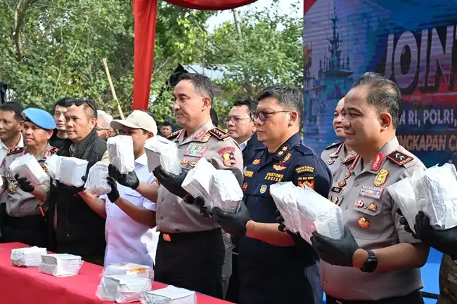 Penggerebekan Pabrik Sabu Skala Besar di Pidie: Dua WNA Asal China dan Sembilan WNI Diringkus Polisi