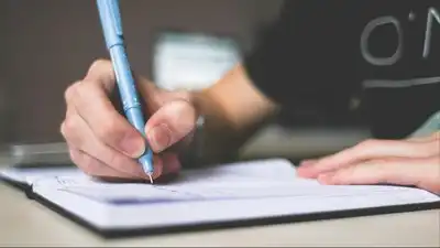 Gak Boleh Asal Tulis! Ini Alasan Logis Kenapa 'Risiko' Lebih Benar dari 'Resiko'