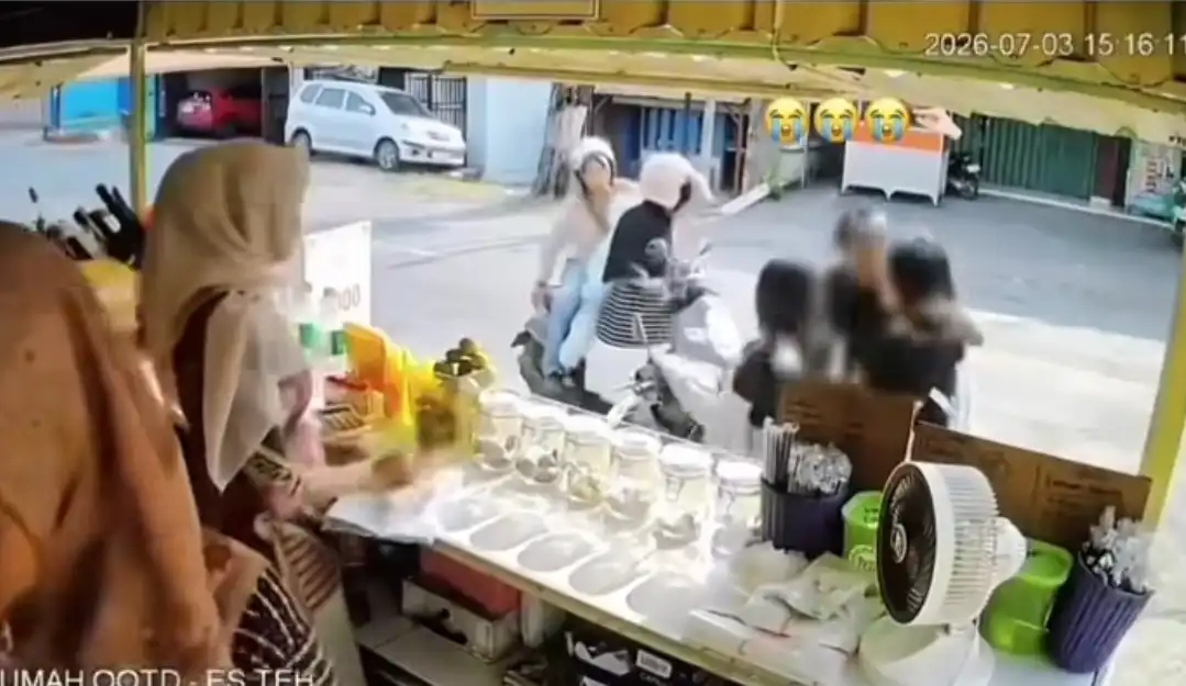 Lagi Asyik Antre Es Teh, Seorang Perempuan Tiba-Tiba Jadi Korban Aksi Nekat ODGJ