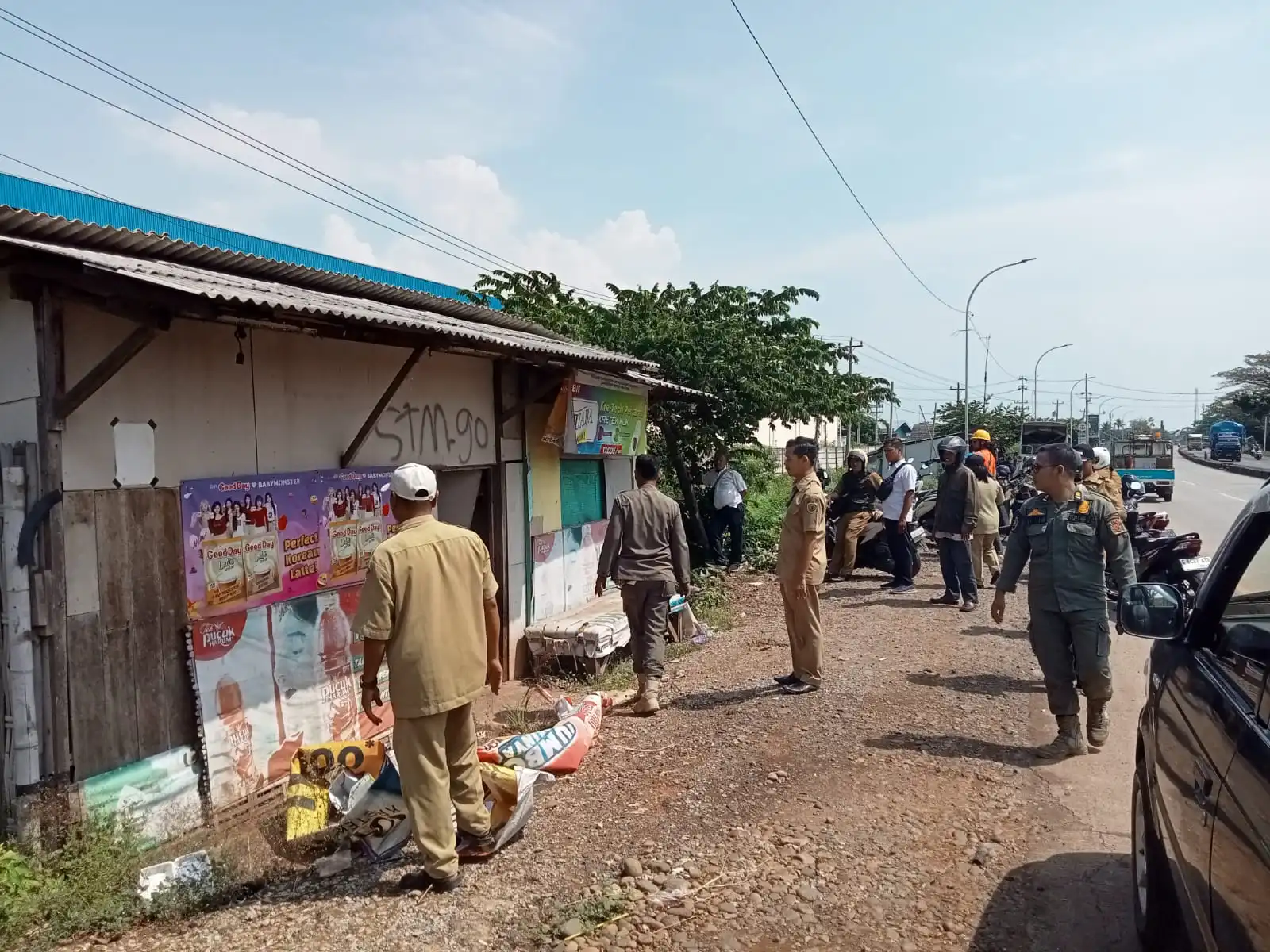 Puluhan Warung Remang-Remang di Siwalan Pekalongan Dibongkar Aparat Usai Laporan Warga