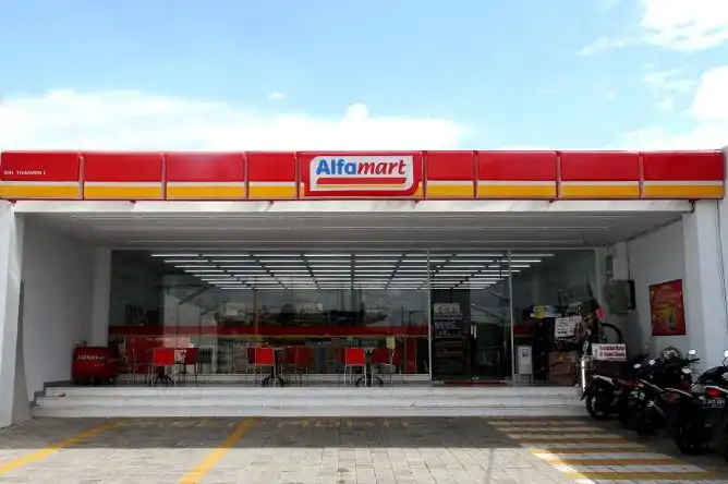 Alfamart Pastikan Operasional Gerai Tetap Berjalan di Tengah Kehadiran Kopdes Merah Putih