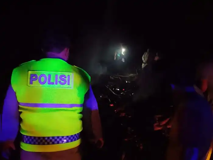 Dugaan Korsleting Kulkas Hanguskan Warung Kopi di Lahan Perhutani Pekalongan