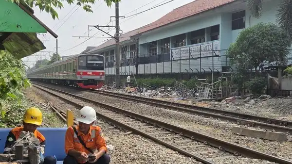 Pelajar 16 Tahun Trikilas KRL Duri-Tangerang di Perlintasan Liar Kalideres, Korban Meninggal di Lokasi