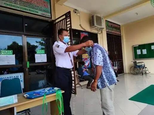 Beda Warna Beda Akses: Rahasia Arti Warna Kalung Pengunjung Pengadilan Agama
