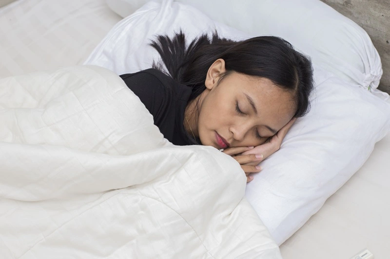 Sering Begadang tapi Dirapel Pas Weekend? Ini Alasan Ilmiah Kenapa 'Utang Tidur' Gak Bisa Dilunasi