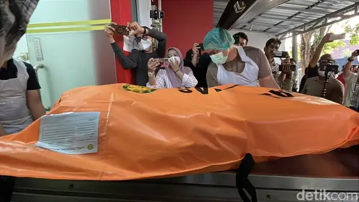 Korban Jiwa KM Virgo Bertambah Jadi 15 Orang, Ratusan Penumpang Masih Dalam Pencarian!