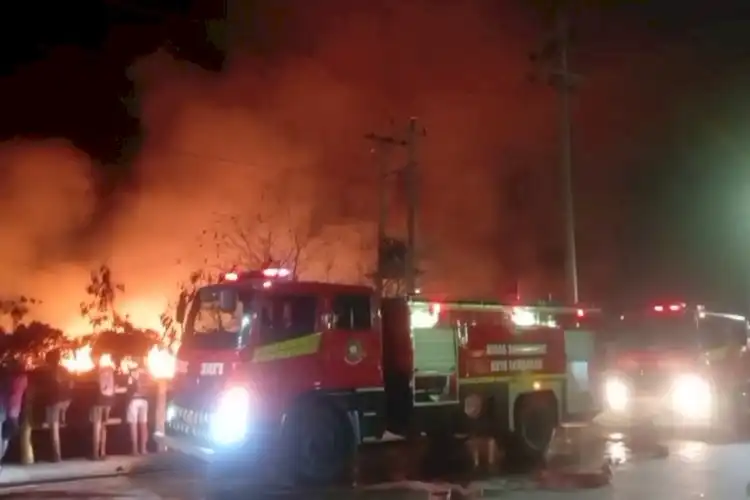 Kebakaran Hebat di POJ City Semarang Berhasil Dipadamkan Setelah 8 Jam, Diduga Akibat Ulah Pemancing
