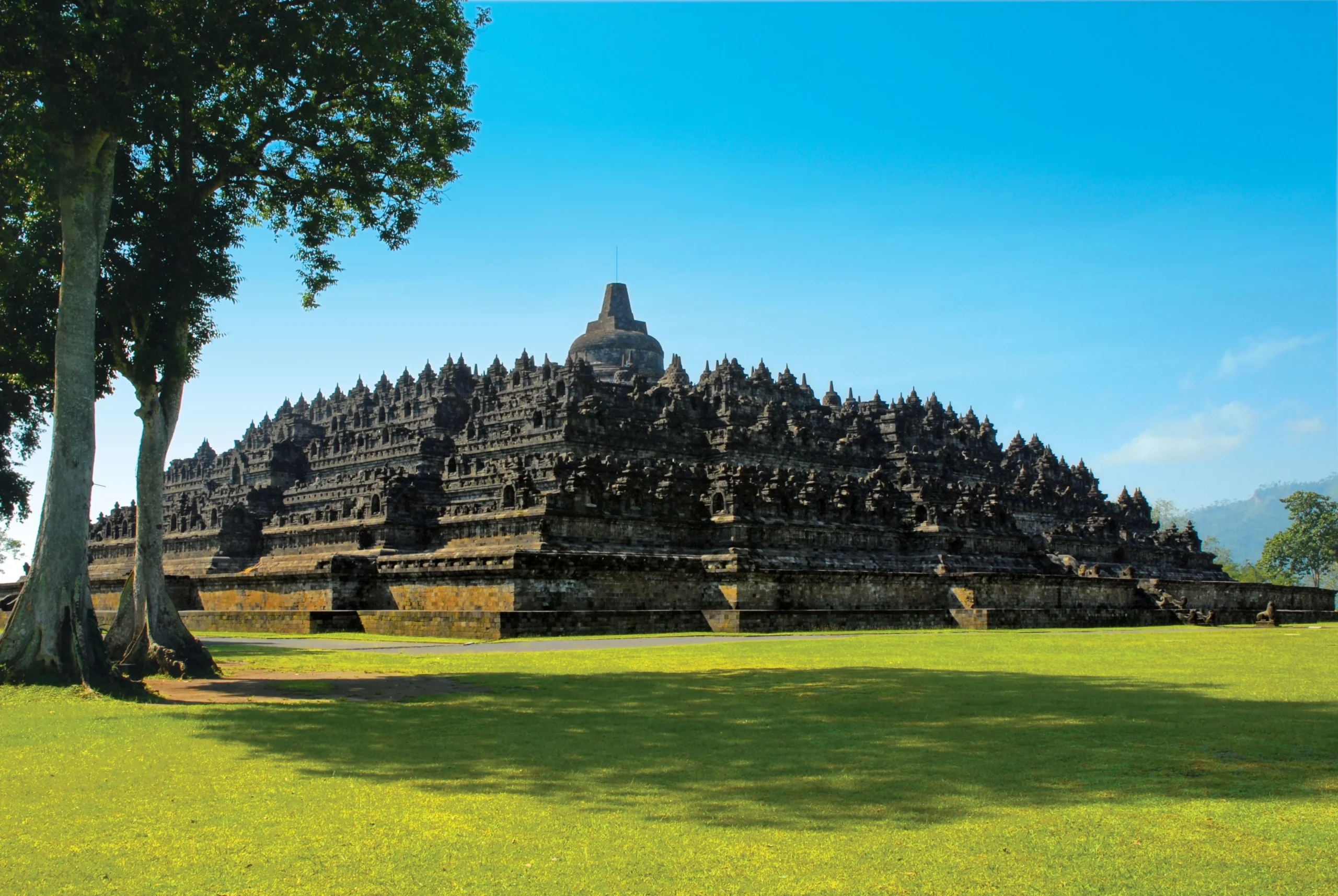 Bagaimana Borobudur Berdiri Kokoh Tanpa Perekat? Menguak Logika Teknik Kuncian Batu