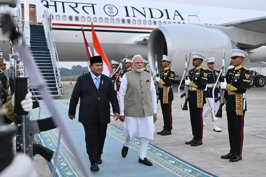 Terima Bintang Adipurna dari Presiden Prabowo, PM India Narendra Modi Resmi Tiba di Jakarta