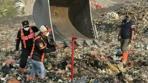 6 Hari Belum Padam, Kebakaran TPA Jatibarang Semarang Ditangani Injeksi Air hingga Opsi Water Bombing