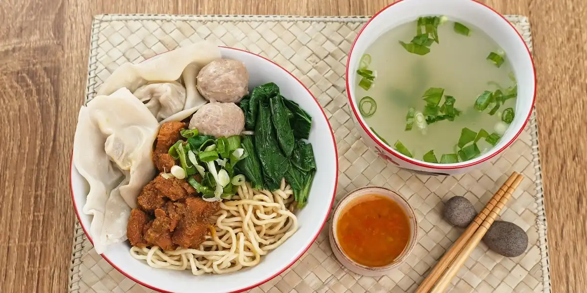 Tetap Nikmat Tanpa Rasa Bersalah, Pahami Kalori dan Tips Sehat Saat Menyantap Semangkuk Mie Ayam Bakso