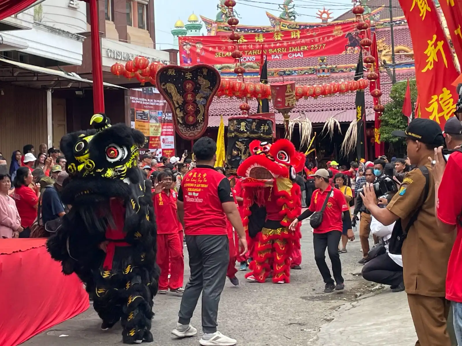 Simbol Akulturasi dan Toleransi Budaya Imlek, Klenteng Po An Thian Pekalongan Menyelenggarakan Kirab Budaya 