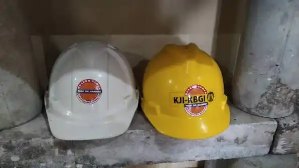Bukan Biar Keren, Ini Arti di Balik Perbedaan Warna Helm Proyek yang Wajib Kamu Tahu!