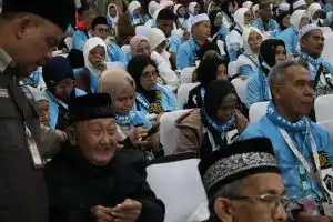 Gubernur Kalsel Lepas Kloter Pertama Jemaah Haji BDJ 2026, 360 Jemaah Terbang ke Madinah