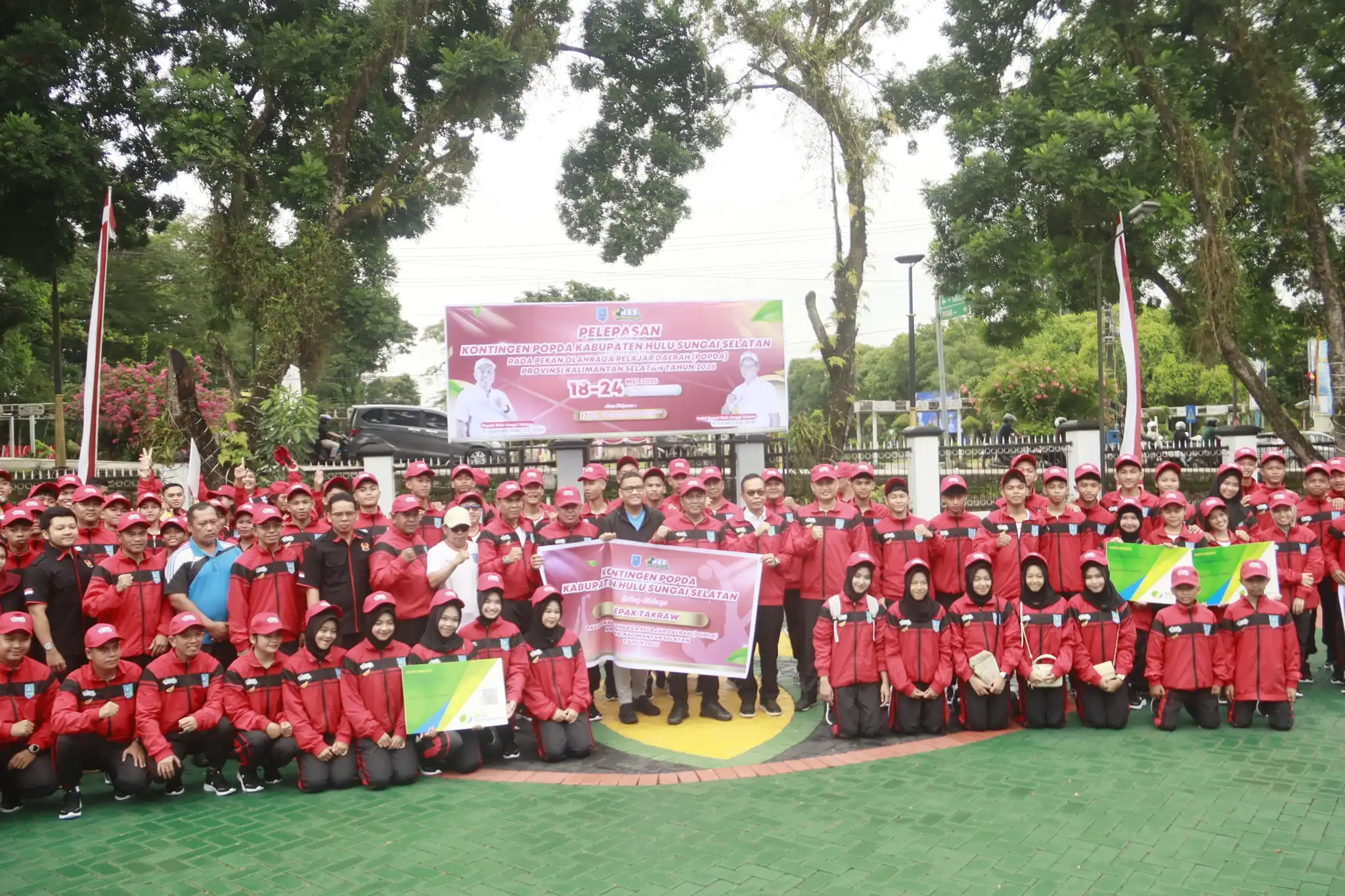 133 Kontingen HSS Dilepas ke POPDA Kalsel 2026, Bupati Targetkan Prestasi Terbaik
