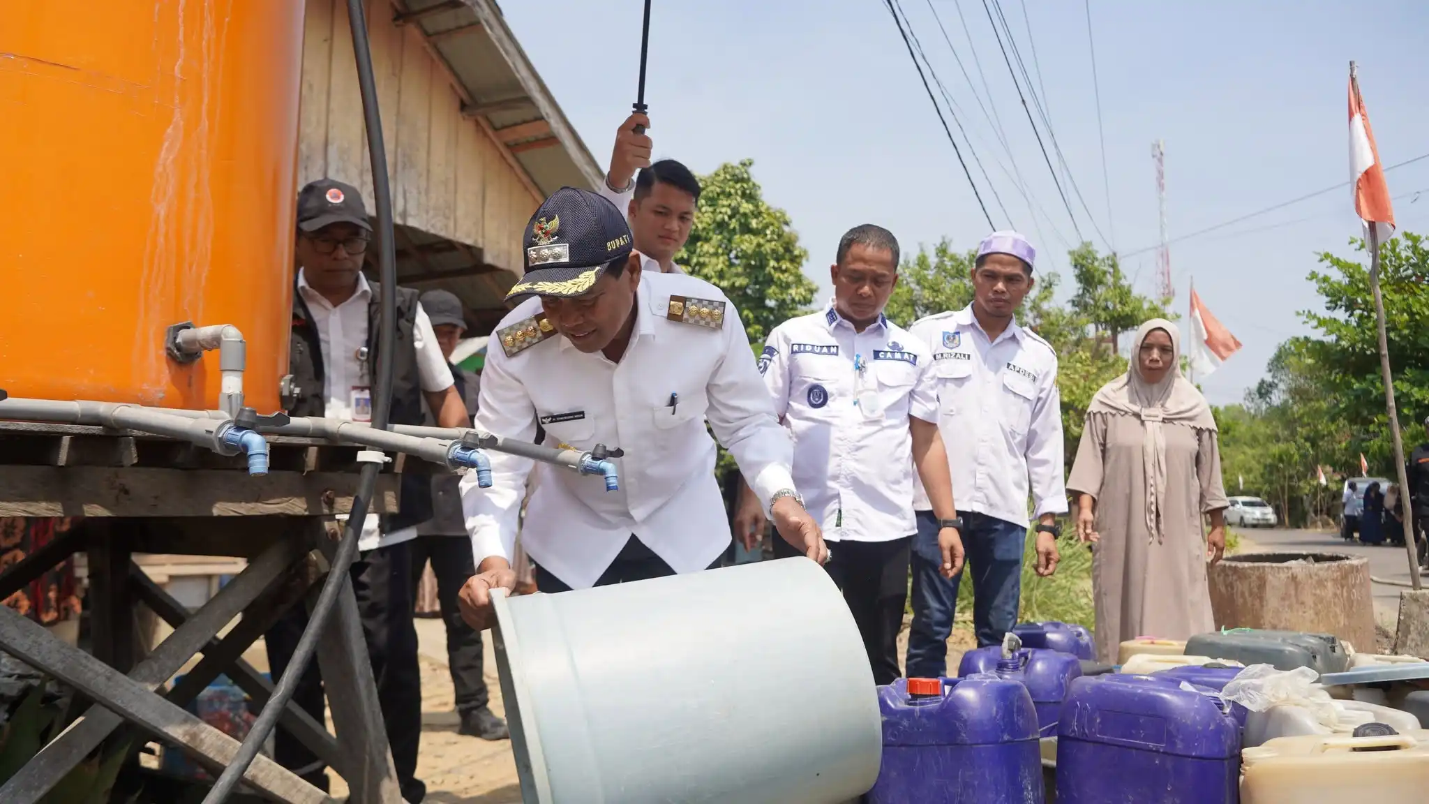 10.000 Liter Air Bersih Disalurkan ke Warga Gumbil HSS Saat Musim Kemarau