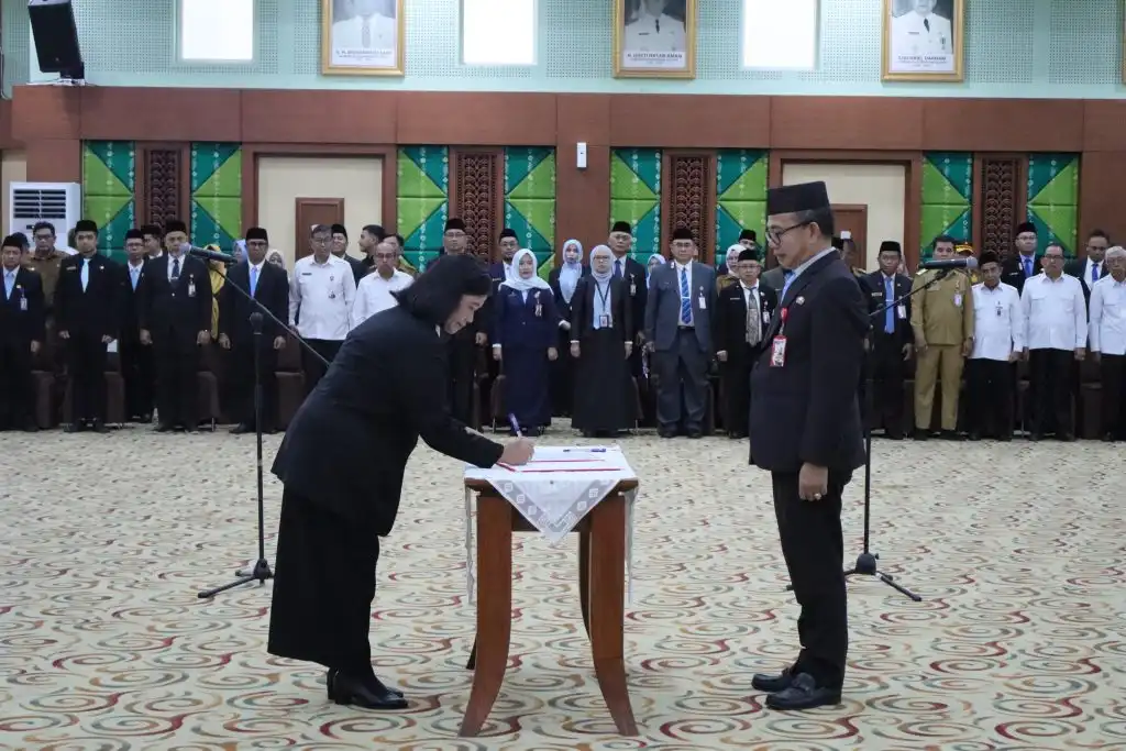 Puluhan Kepala SMA, SMK, dan SLB Negeri di Kalsel Resmi Dilantik, Pemprov Dorong Penguatan Mutu Pendidikan