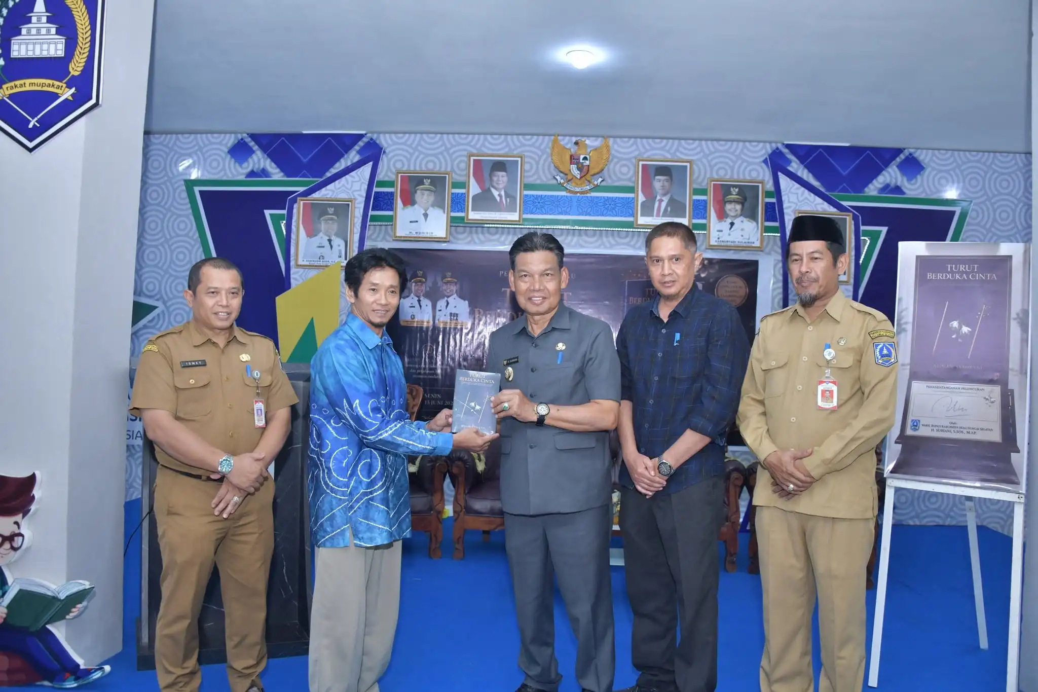 Buku 'Turut Berduka Cita' Diluncurkan, Wabup HSS Dorong Generasi Muda Aktif Menulis