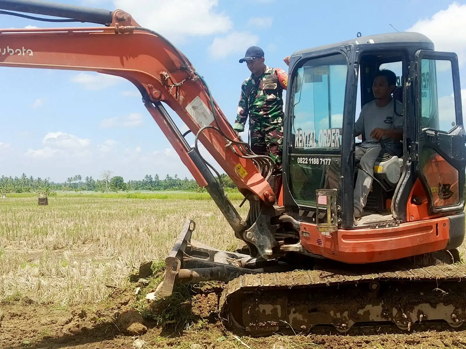 Jalan 1.000 Meter Dikebut, Excavator Dikerahkan di Program TNI Manunggal Membangun Desa 128 HSS