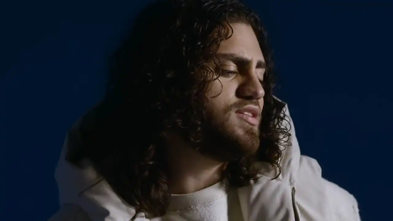 Makna Lagu Say to You – Ali Gatie tentang Cinta yang Membingungkan dan Kepercayaan yang Retak