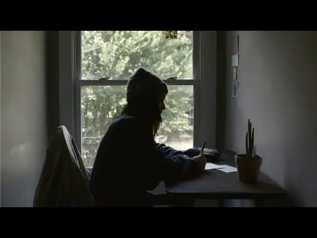 Arti Lagu Freeze - Sara Kays dan Patah Hati yang Dingin Setelah Ditinggal Pergi