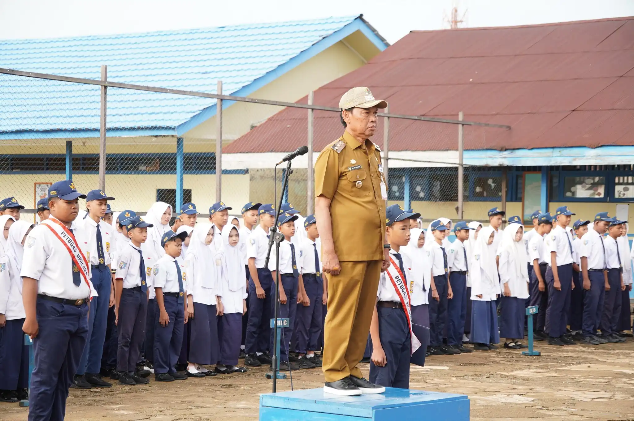 Wakil Bupati HSS Pimpin Apel di SMP Negeri 1 Daha Selatan, Berikan Motivasi Siswa