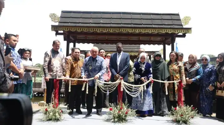 Muhidin Resmikan Dermaga Pasar Terapung TMII, Budaya Banua Tampil di Ibu Kota