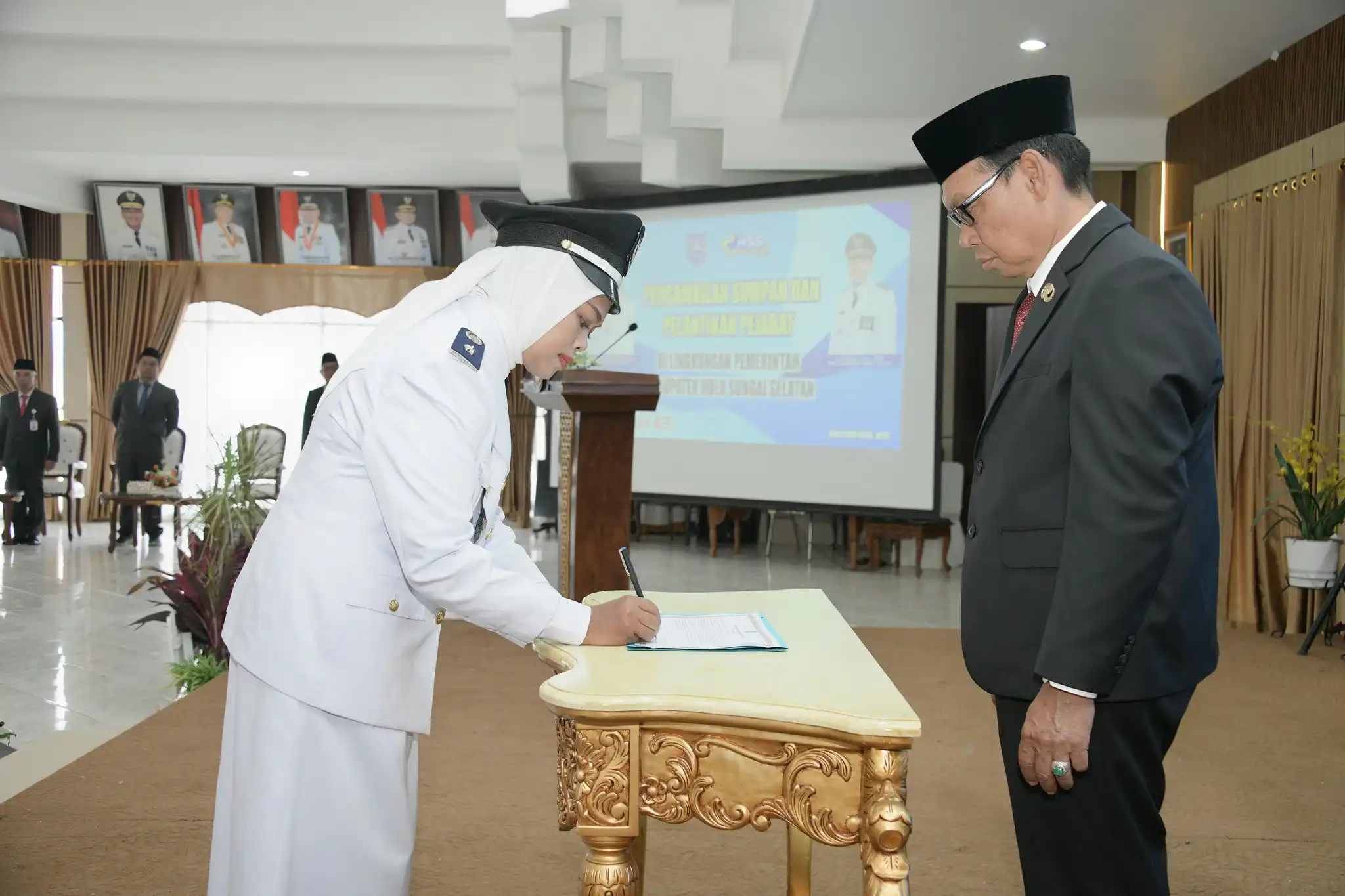 Wabup HSS Lantik 13 Pejabat, Targetkan Kinerja Cepat dan Pelayanan Maksimal