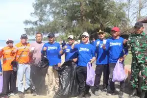 Siswa MTs di Angsana Diajak Praktik Pilah Sampah di Pesisir