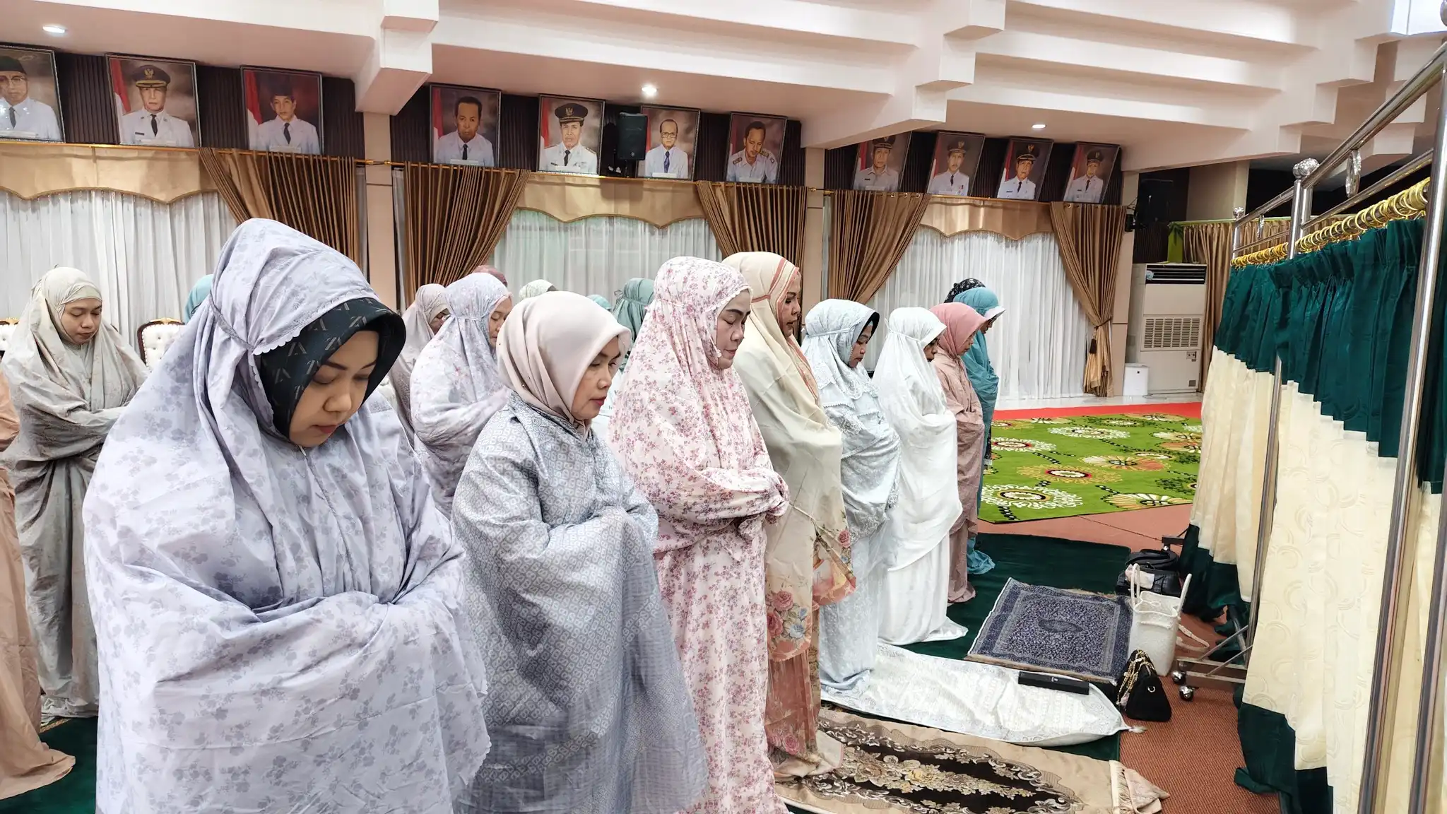 Safari Ramadhan Pemprov Kalsel di HSS: Hj. Tata Syafrudin Noor Dampingi Bupati Sambut Rombongan