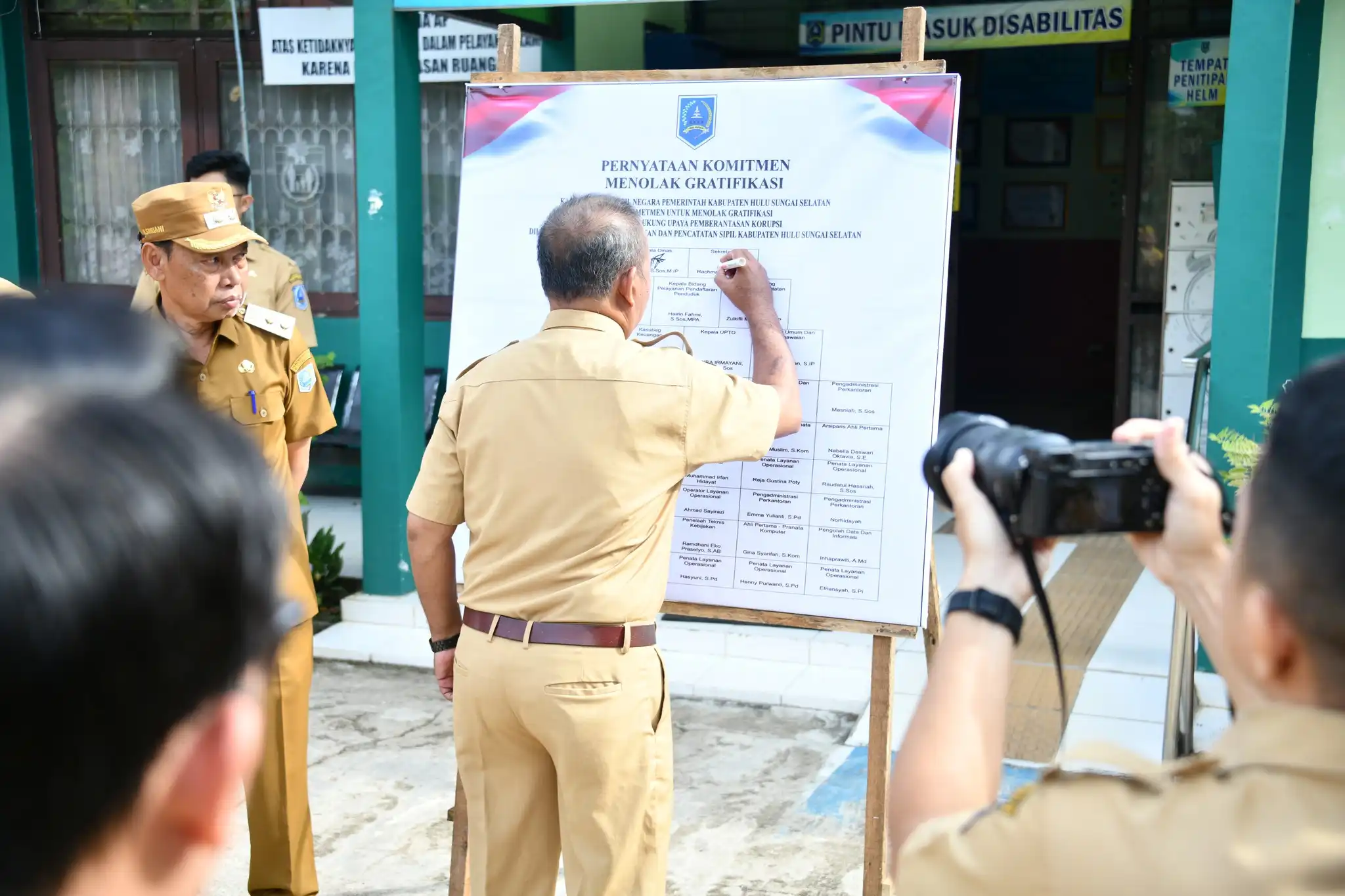 Pimpin Apel Disdukcapil HSS, Wabup Suriani Dorong Peningkatan Layanan hingga Loksado