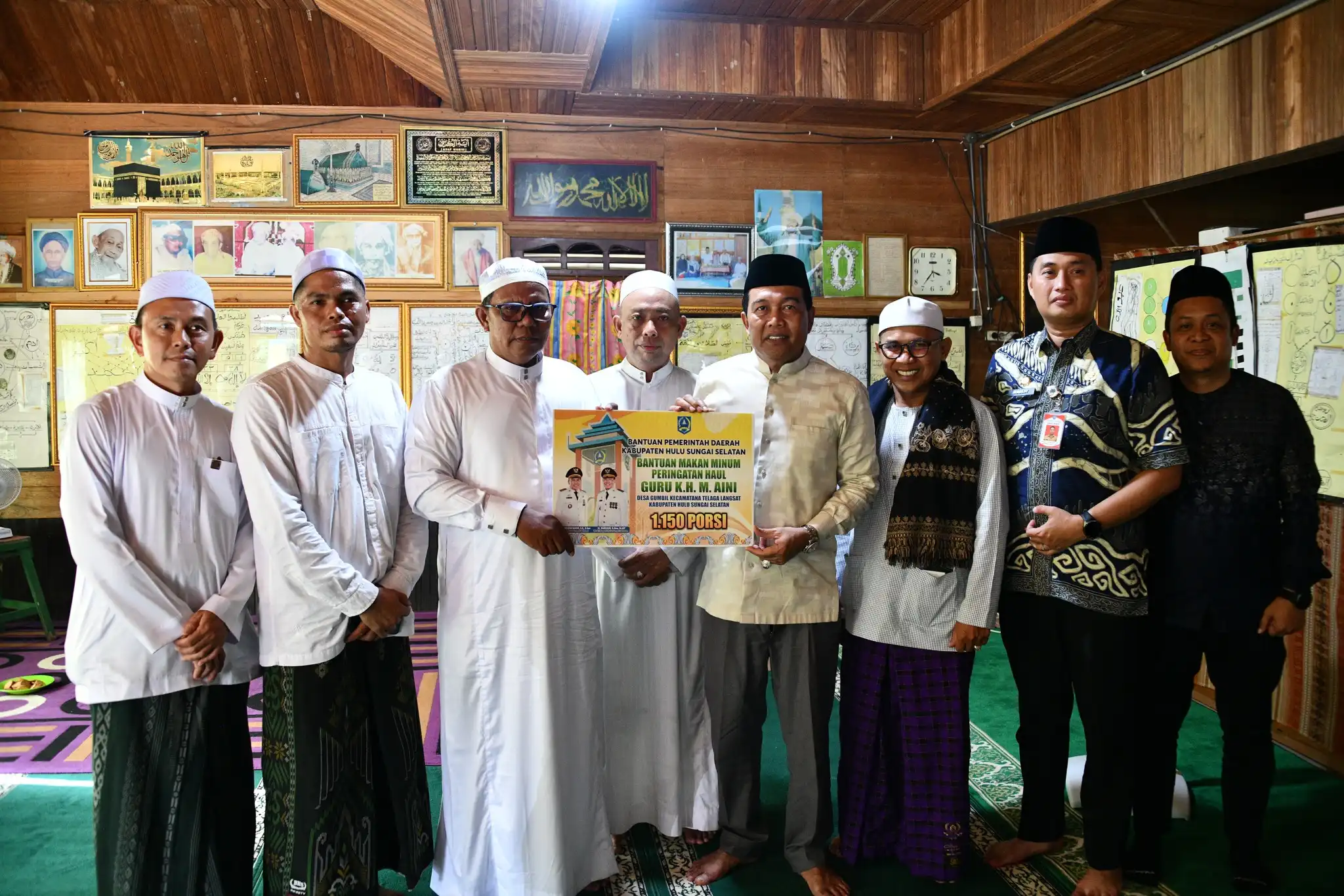 1.150 Porsi Makanan Disalurkan untuk Haul Abah Guru Aini, Ziarah Jadi Penguat Nilai Spiritual di Gumbil