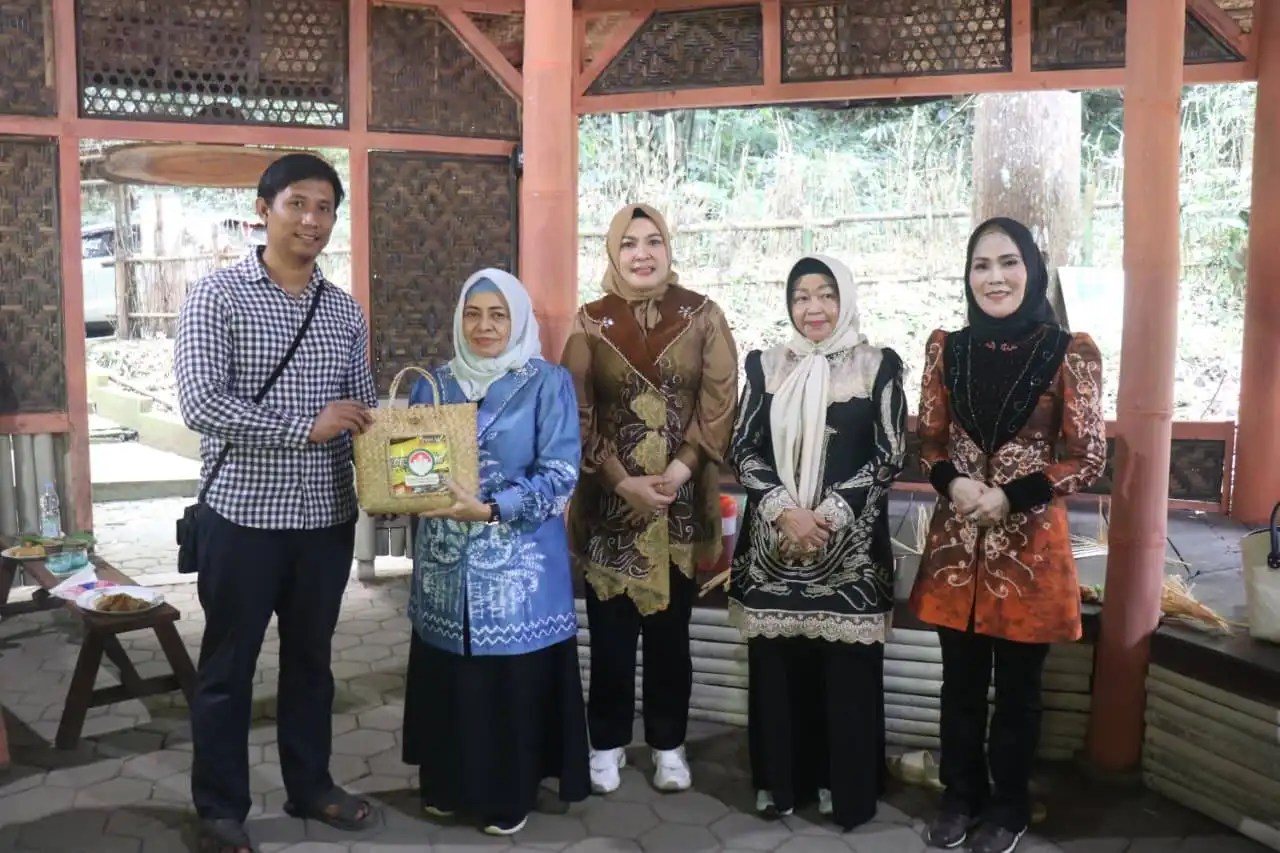 Belajar dari Malang, DWP HSS Cari Inspirasi Anyaman Bambu untuk UMKM Lokal