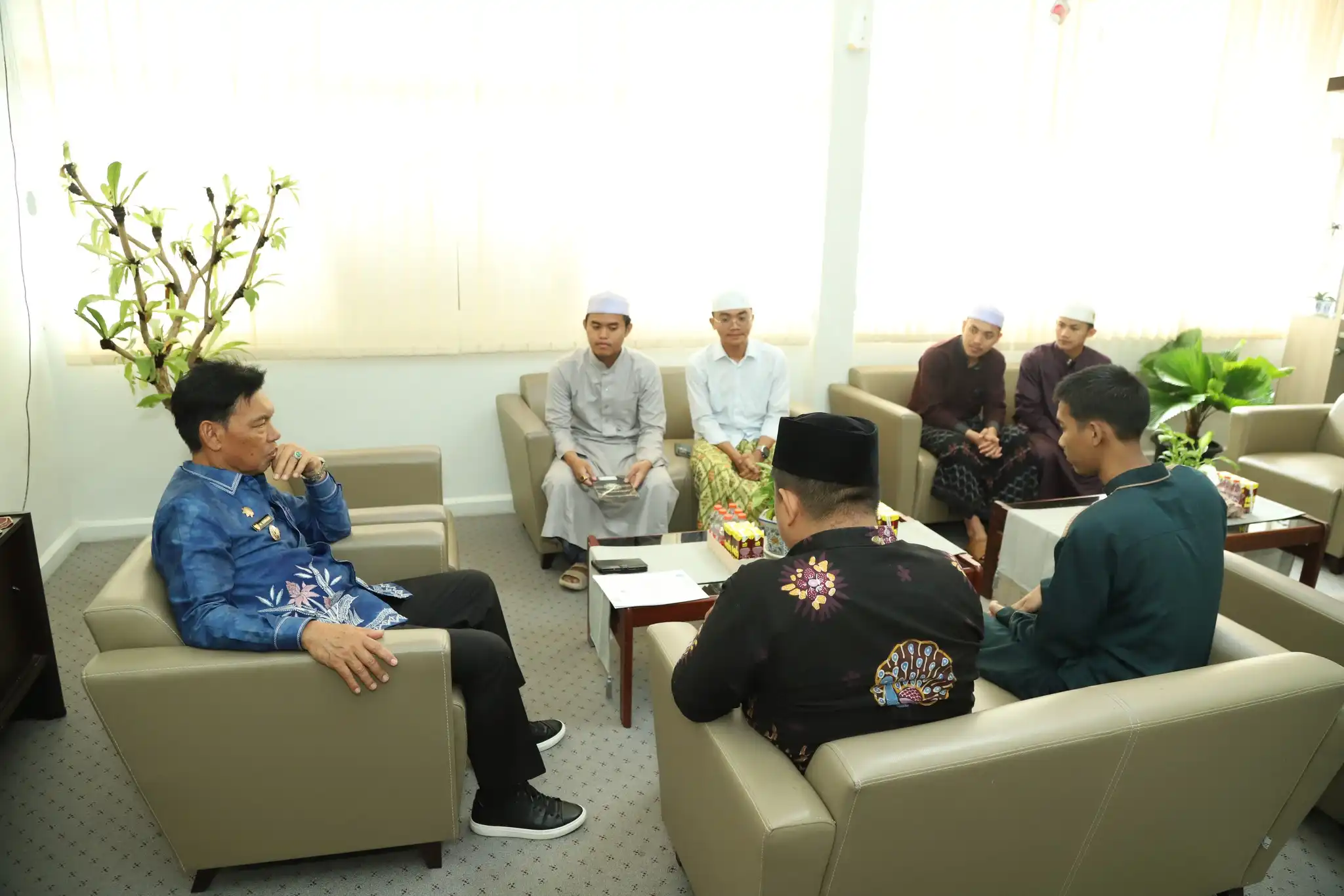 Jelang Haul ke-22 Abuya Al Maliki, Ikatan Santri HSS Audiensi dengan Wakil Bupati